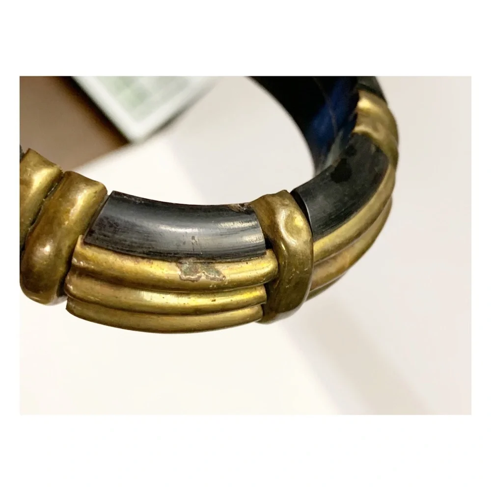 Vintage boho brass and acrylic? Unique Ribbed bangle bracelet SMALL